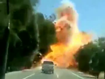 中国_自動車道は危険で一杯