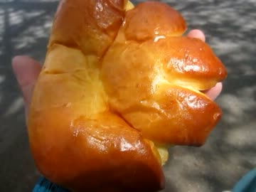 CONCORDE 恵比寿店の余りにも大きなジャンボクリームパン