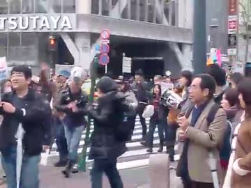 『支持政党は？』と質問すると『安倍信者』とキレるWJFの笛太鼓デモ