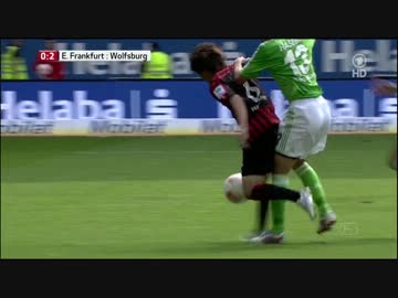 【ブンデスリーガ】長谷部が乾を倒して退場