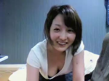 【ニコ生】胸チラしまくる美乳生主