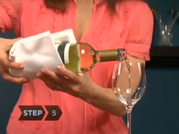 ただワインを注ぐだけの動画（意味深）