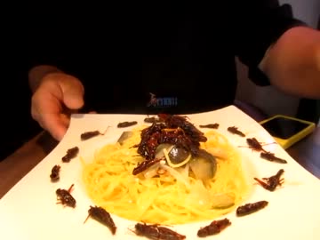 【グロ注意】カフェ＆バー『アブセント』のイナゴのペペロンチーノ