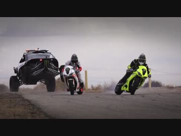 ターボバイクVSモンスターカーのドリフト対決ムービー