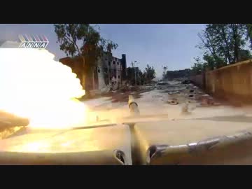 【シリア内戦】 歩兵を随伴させ進撃する T-72戦車