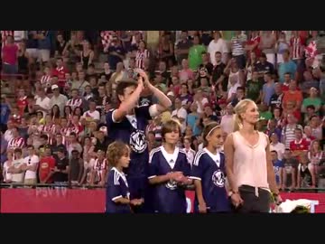 ファン・ボメル引退記念試合に豪華メンバー集まる