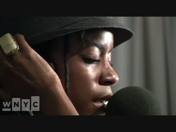 Akua Naru - The World Is Listening (Live)