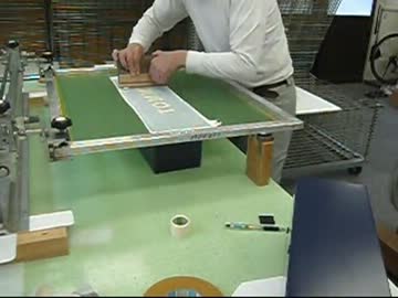 少し重い塗装材に両面シルク印刷