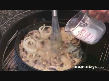 バーボン・グレイビーを使ったマッシュポテトとステーキのレシピ