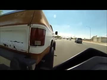 バイクで車を押す方法。