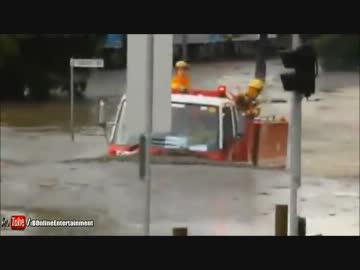 【さすが日本製】いすゞ消防車 水没するも緊急走行