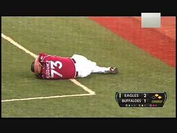 楽天イーグルス2013　8/28◆鈴木康友コーチの後頭部にライナー直撃