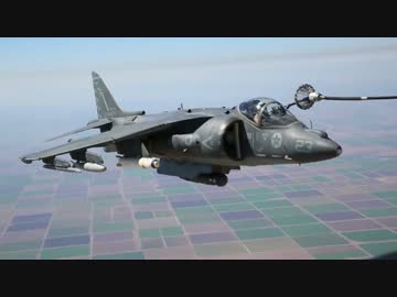 空中給油を受ける F-35B と AV-8B