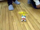 ドラえもん、タケコプターで空を飛ぶ！