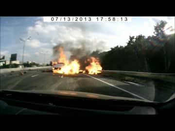 大型同士の衝突で大爆発！ロシアモスクワ7視点