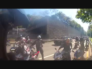レンジローバー　ｖｓ　バイク乗り軍団
