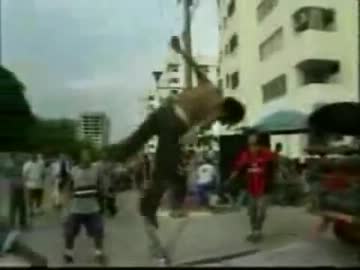 凄いアクションを次々に決めていく動画