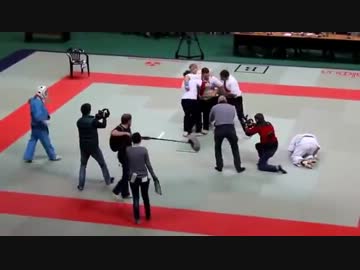 空手の試合で審判ブチ切れ　→　選手２人をブチ倒すｗｗｗ