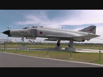 F-4に乗るスズメ