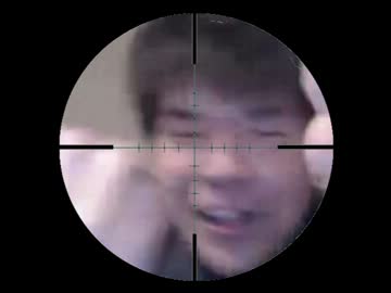 【悲報】ミート源五郎 椅子から落ちる