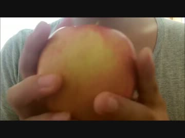 【無言食事】林檎をしゃぐる ＊男咀嚼