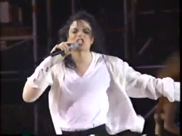 12/12 [ Dangerous Tour Live in Buenos Aires ] Black or White