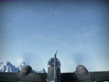 左翼に当たった50mm砲で右翼が折れるB-25さん.Me410