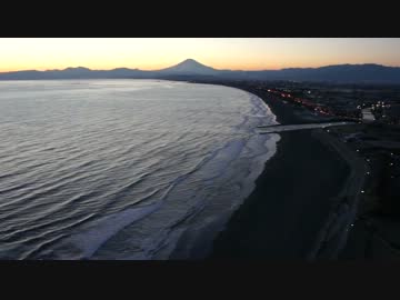 片瀬海岸から眺める夕景　［きまぐれラジコン空撮］