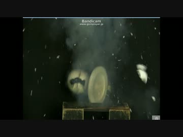 愛を届ける放送局　メガネと水着と爆破