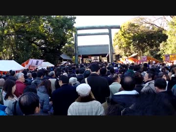 こんなときだからこそ靖国神社に集団参拝する日本人