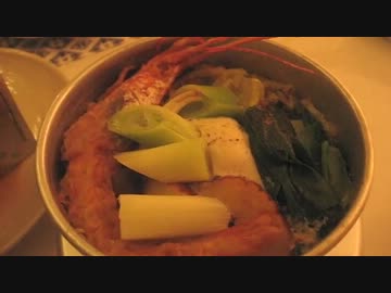 【白】卓上で鍋焼きうどんを煮込んだ