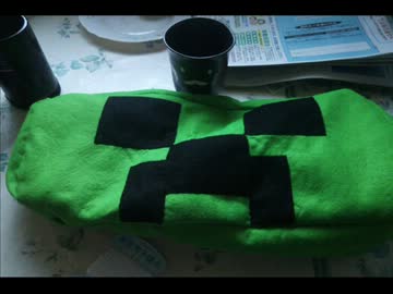 【Minecraft】500円でクリーパー枕作ってみた