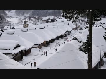 雪の大内宿を歩く