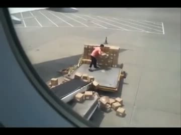 海外の航空貨物の仕事っぷりが話題に！