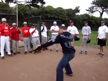 オマー・ビスケルの不思議なキャッチボール