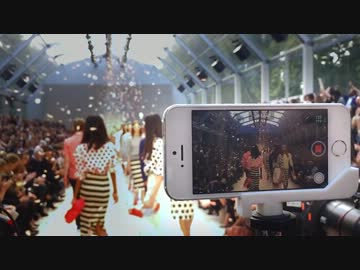 ファッションショーの撮影でiPhoneのカメラが使用されている