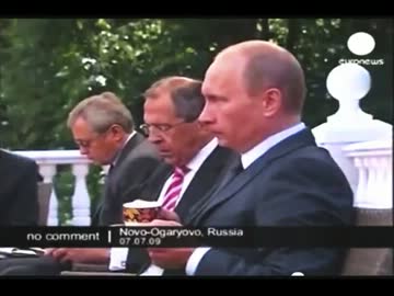 【外交】プーチン大統領が朝食会で、オバマを睨む ⇒ 安倍首相には～？