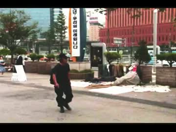 【悲報】韓国が、貧困状態 ⇒ ソウル駅周辺に、ホームレス９０００人 ((((