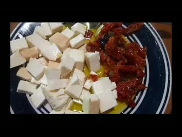 アメリカの食卓 260 ドライトマトのオリーブオイル漬けでパンを食す！