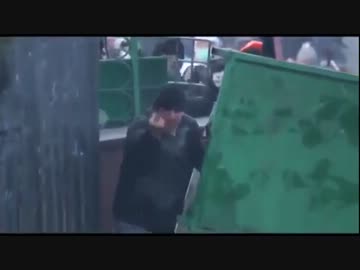 ウクライナ 燃える警官隊