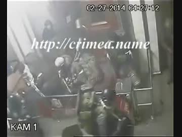 【ウクライナ情勢】政府の建物に進入する謎の武装集団