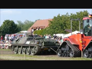 装甲車両vsトラクター　綱引き対決　inドイツ