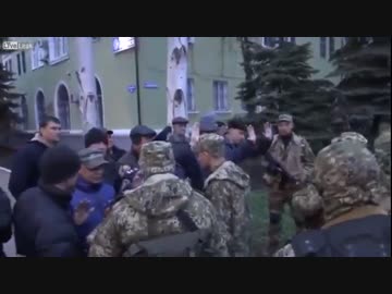 [ウクライナ]警察を制圧しようとする親ロシア武装勢力