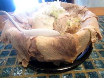 丼がチャーシューで見えないたけ虎の大判ちゃーしゅーめん