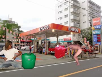 灯油を補充する先輩.mp7