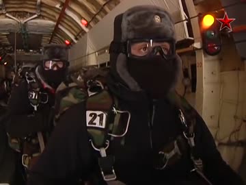 ロシア軍空挺部隊北極圏流氷パラシュート降下訓練