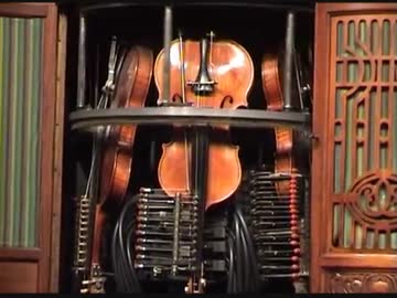 100年前にできた自動演奏装置に驚き