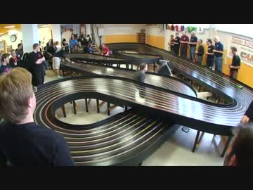 速すぎて見えないトイカーレースが何だか色々面白い