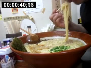 【大盛り】 こしょうやでとんこつラーメン＋５玉を頼んだらすり鉢で来た