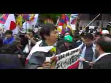 【長野聖火リレー】ペットボトルを投げる支那人